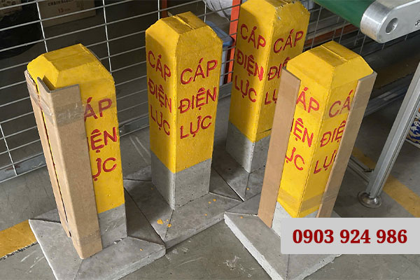 Cọc bê tông báo cáp ngầm có chân đế