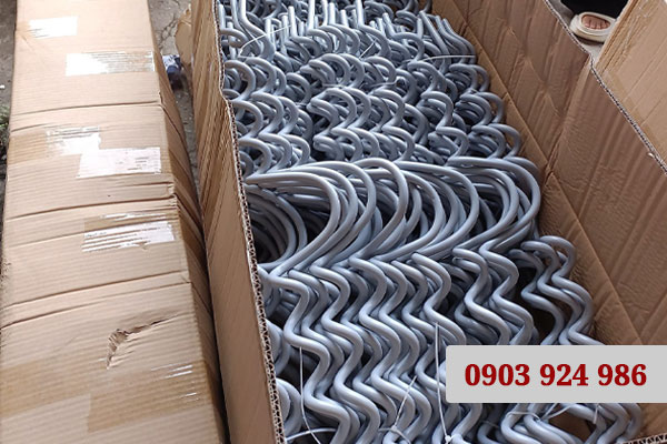 Giáp nuộc cổ sứ đơn