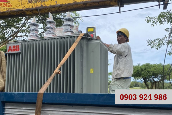 Giao hàng máy biến áp dầu ABB