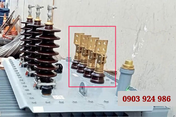 Pass đồng 4 lỗ lắp đặt cho sứ hạ thế máy biến áp